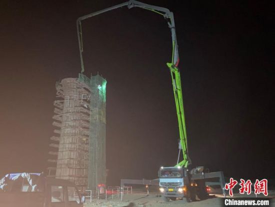 兰州至新疆第二条高铁通道首座桥墩完成浇筑