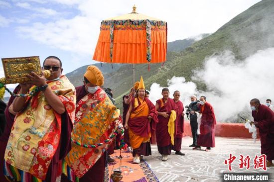 十一世班禅在拉萨开展多项佛事活动