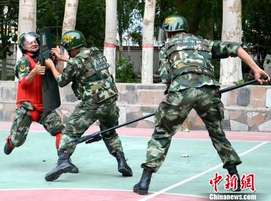 教官团“送教上门”强化新疆哈密边防官兵应对能力