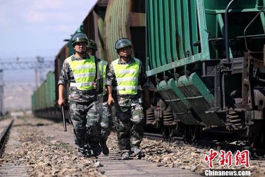 新疆兵团护路民兵20多年守护阿拉山口“最后6公里铁道线”