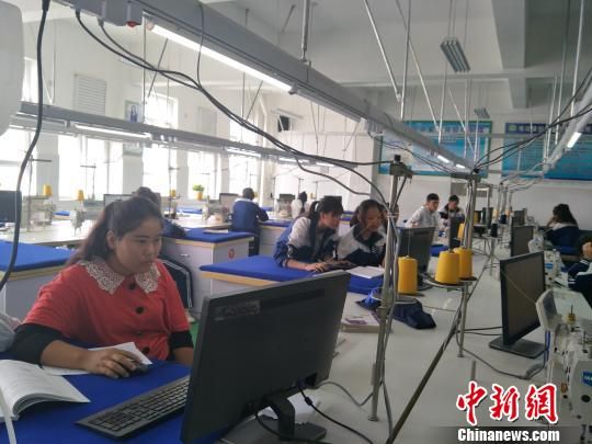 广东东莞教育援疆帮助当地建立信息化教学平台