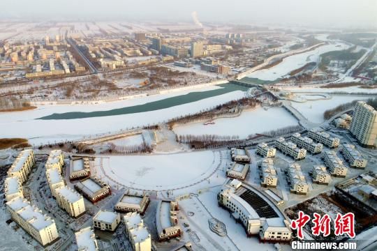 雪后小城博湖银装素裹 分外妖娆