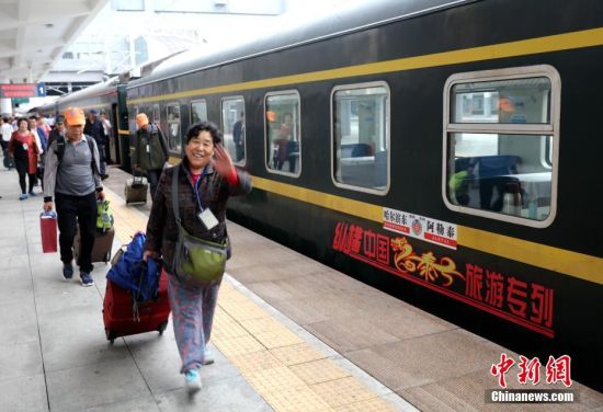 哈尔滨至新疆阿勒泰首开旅游专列