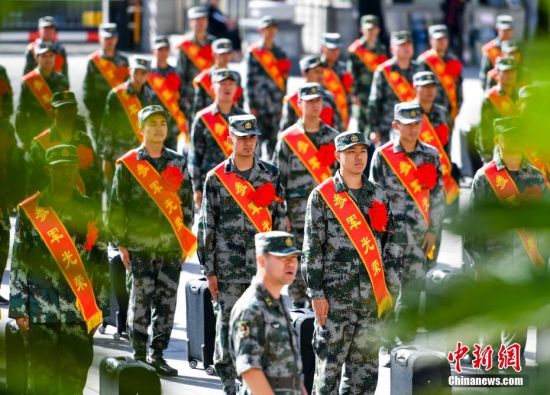 新疆乌鲁木齐欢送新兵入伍
