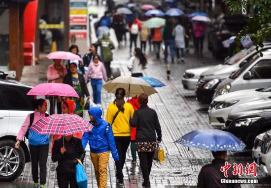 冷空气来袭 乌鲁木齐气温骤降