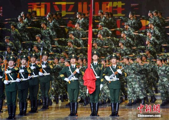 新疆举办迎接党的十九大主题文艺晚会