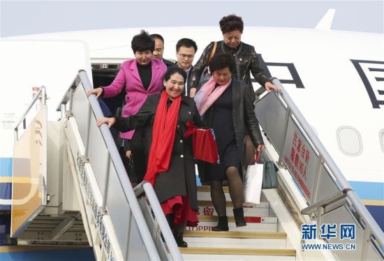 出席十九大的新疆代表团抵京