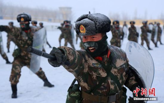 武警兵团总队官兵极寒天展开实战化训练