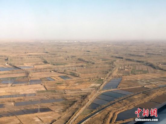 新疆沙漠边城且末治沙20载在沙漠里“圈金”
