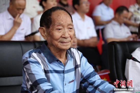 袁隆平：杂交稻冲刺亩产1200公斤 耐盐碱稻十年内发展亿亩