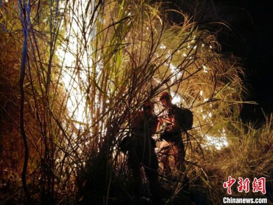 福建省莆田市突发森林火灾 54名指战员前往扑救