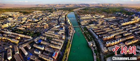 甘肃敦煌专项整治旅游市场 两千余家餐饮单位签“诚信书”