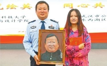 26名大学生执笔绘英雄 50幅油画赠给战疫民警