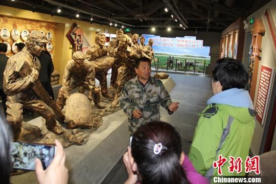 新疆兵团职工戍边近30年成“网络红人”