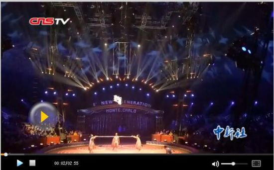 中国四青年抖杠表演 两场零失误获世界杂技金奖