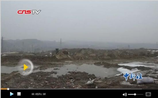 乌鲁木齐一煤矿采空区塌陷 居民讲述塌陷区域直径约20多米