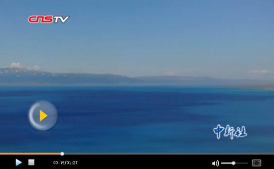 空中俯瞰新疆高山湖泊赛里木湖