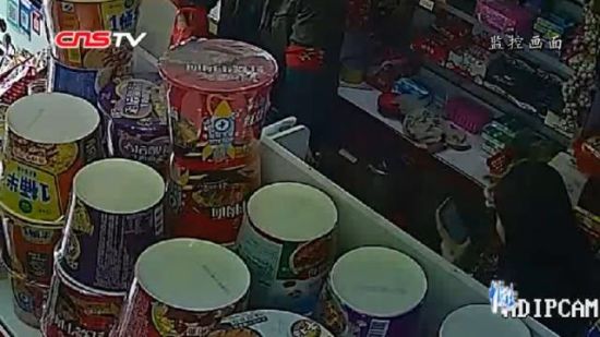 新疆警方破获一起以借手机为名盗走微信财物案