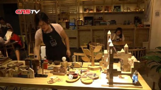 新疆90后女孩辞职当“木匠” 计划做自己的家具品牌