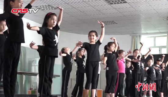 新疆小学生安赞尔的“戏曲”暑期生活