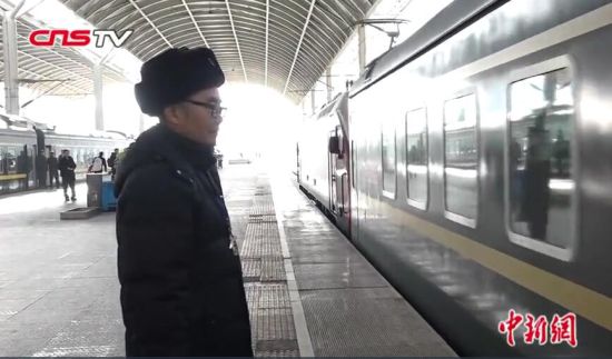 青藏铁路上的父子“摆渡人”:守护千万乘客回家路