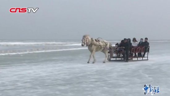 新疆冰雪旅游促农牧民增收 都古尔加甫:一天可赚三千多