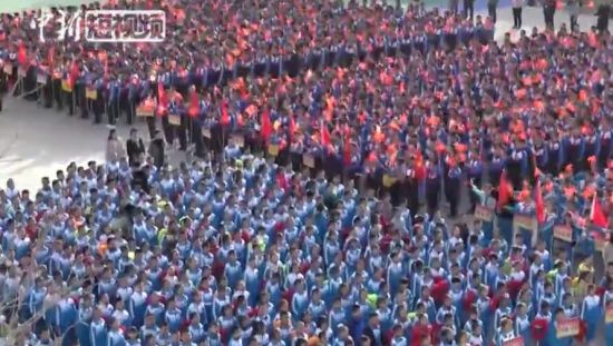 壮观!新疆库尔勒市5000余名师生齐唱《我和我的祖国》