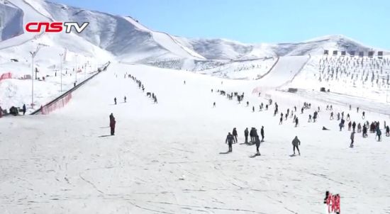 阳春三月 新疆阿勒泰滑雪余温未减