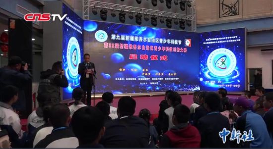 新疆高中生设计研发孕马尿收集装置 已投用助牧民增收