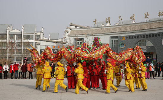 第一师十团举办元宵灯会、社火展演