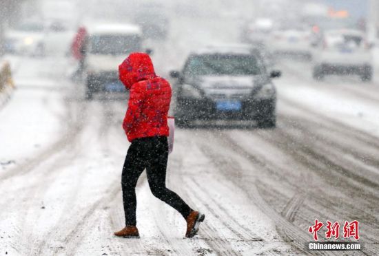 新一轮寒潮来袭!乌鲁木齐迎来强降雪天气