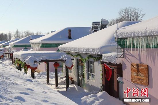中哈边境新疆兵团团场雪景美轮美奂