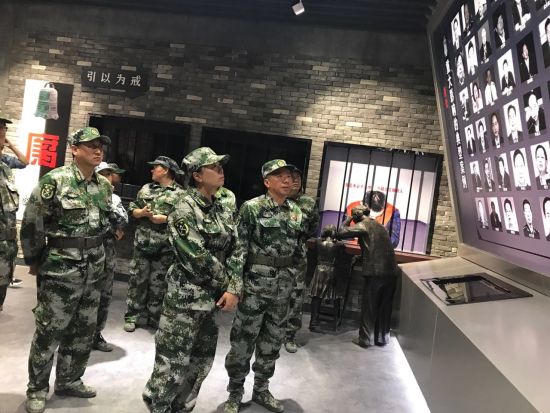 第一师阿拉尔市中青年干部培训班学员接受廉政教育