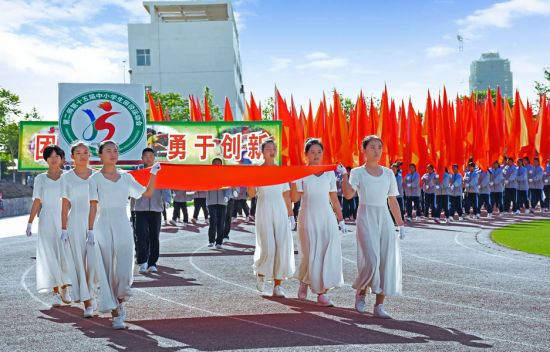 兵团第二师举办第十五届中小学生田径运动会