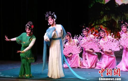 国家级“非遗”婺剧首次亮相新疆