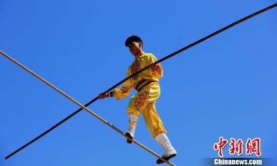 “达瓦孜”助阵新疆和静东归节 精彩表演惊叹全场