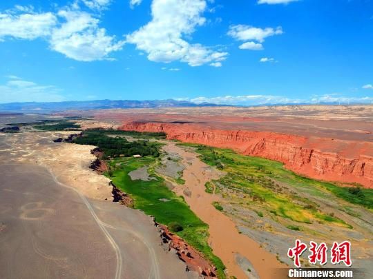 新疆托克逊天山红河谷妖娆夺目