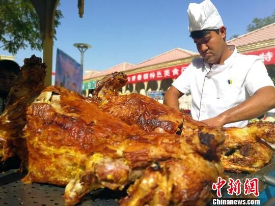 游客尽享味蕾盛宴 新疆洛浦第五届美食开幕