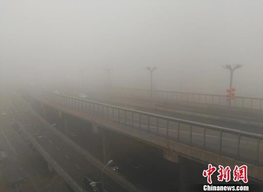 乌鲁木齐出现大雾天气