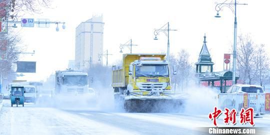 新疆边境城市北屯迎降雪 气温降至零下20℃