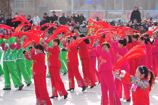 第二师塔里木垦区职工群众载歌载舞喜迎新春