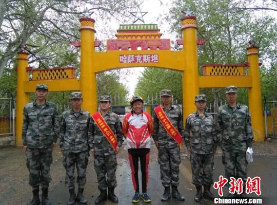 73岁北京老人骑行30天抵达新疆边关“圆梦”(图)