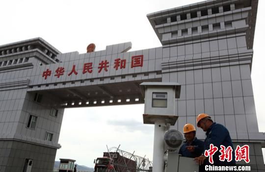新疆密集“一带一路”电网建设 打造“输电走廊”