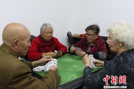 新疆兵团改善民众生活条件 让老军垦安享晚年(图)