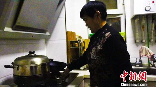 夏忠惠:47年诊治患者50余万 为村民“花”近30万(图)