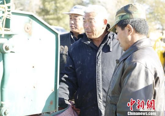 新疆兵团种植大户牵头成立合作社带领社员“抱团取暖”增收