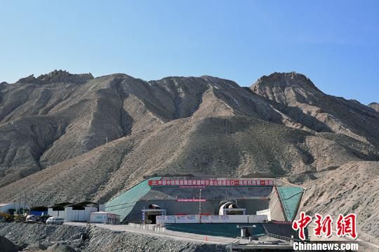 格库铁路第一长隧道——阿尔金山隧道正洞开挖突破万米大关