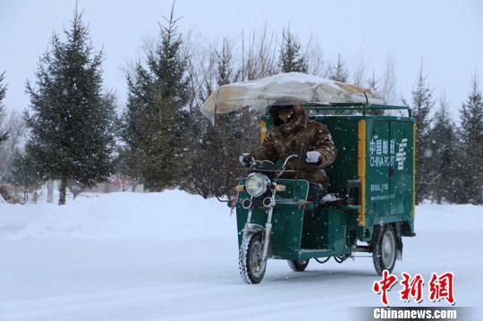 边境线上的邮递员:20余年风雪无阻甘当“绿衣鸿雁”