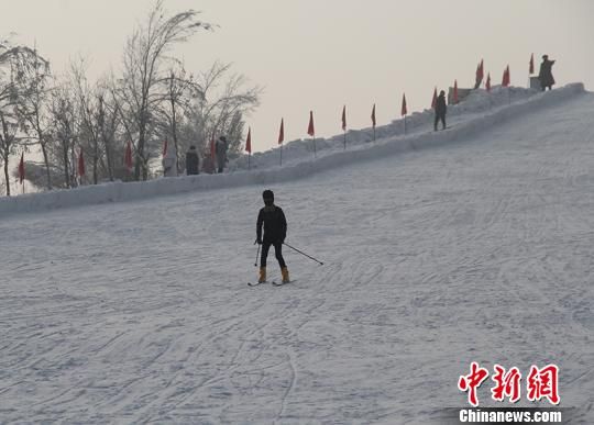 新疆五家渠冰雪旅游季启幕 助力冬季旅游