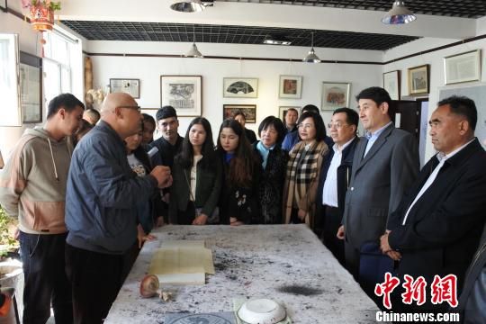 新疆侨联与大学生共迎“五·一”“五·四” 举办联谊活动